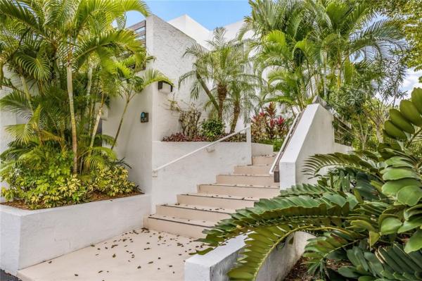 BAYPORT BEACH AND TENNIS CLUB