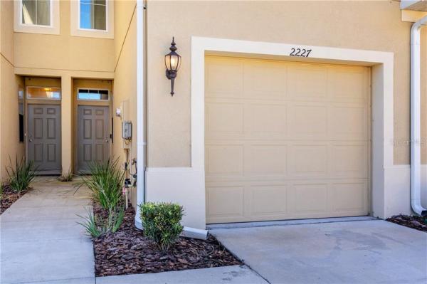 BROADWAY CENTRE TWNHMS