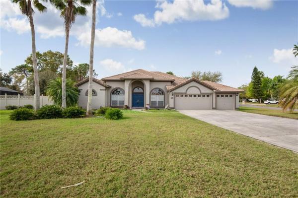 THE TRAILS AT VAN DYKE FARMS