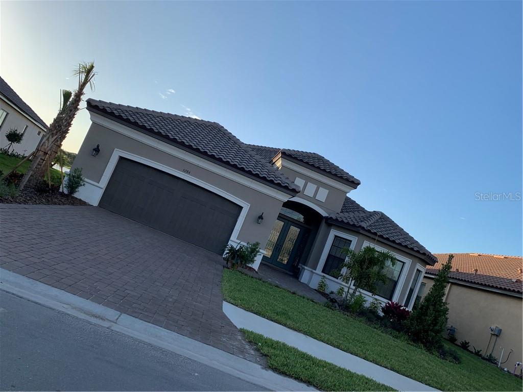 ARTISAN LAKES ESPLANADE - фото