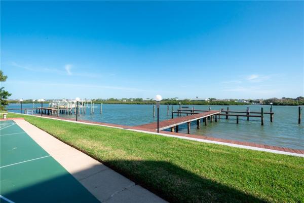 BAY MARINER THE CONDO