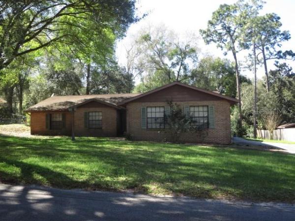 COUNTRY CLUB ESTATES