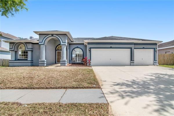 CLUBHOUSE ESTATES AT SUMMERFIE