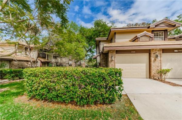 LAUREL OAKS AT COUNTRY WOODS CONDO