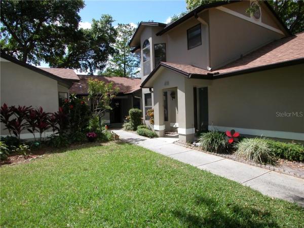 BRAEMOOR LAKE VILLAS