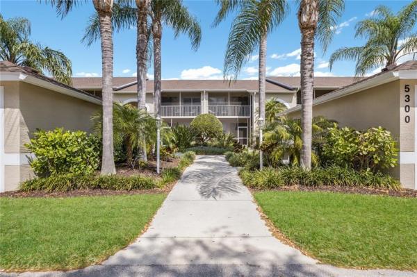 HERITAGE OAKS VERANDA 8