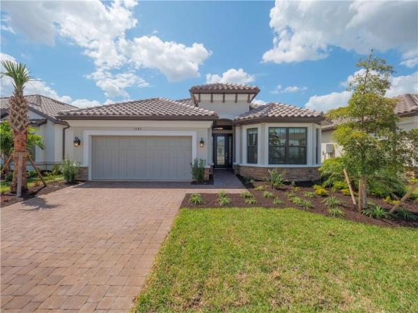 ESPLANADE AT ARTISAN LAKES