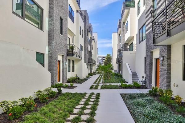 WESTSHORE VILLAGE TWNHMS