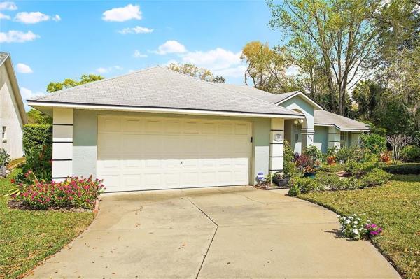 CHAUTAUQUA OVERLOOKING MOUNT DORA