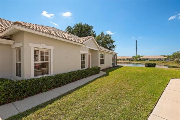 PELICAN POINTE GOLF & COUNTRY CLUB