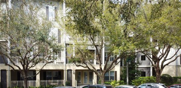 CARLYLE RESIDENCE S CELEBR CONDO