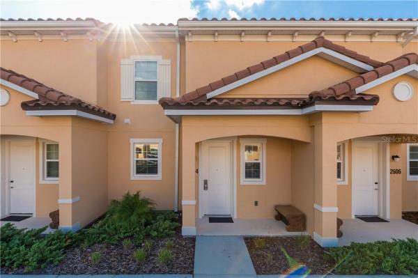 REGAL OAKS AT OLD TOWN