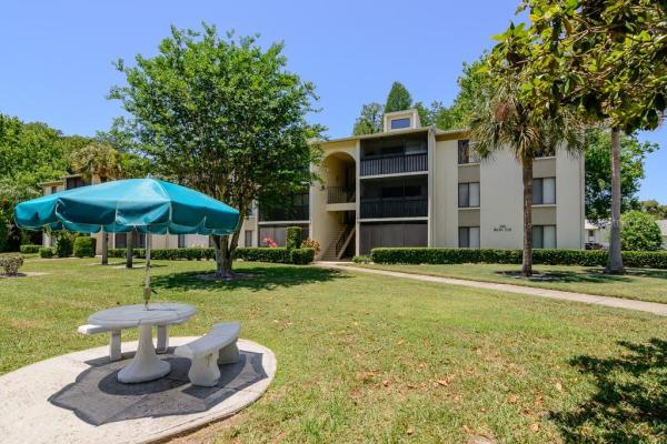 PINE RIDGE AT LAKE TARPON VILLAGE