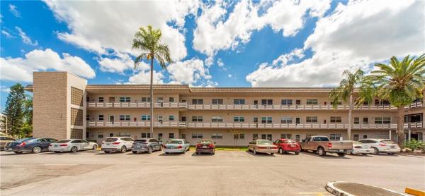 FIVE TOWNS OF ST PETE #300 CONDO AMHERST