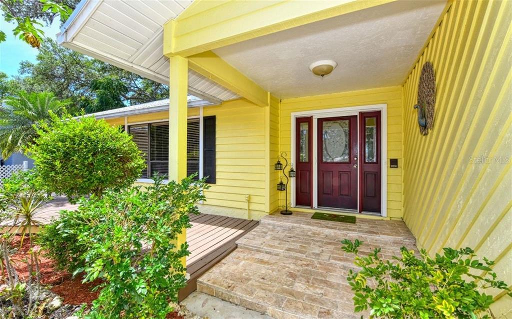 COLONIAL OAKS - фото