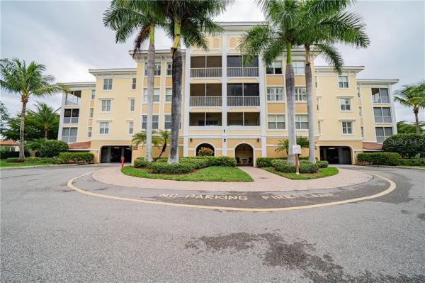 FOUNTAIN COURT PH 01