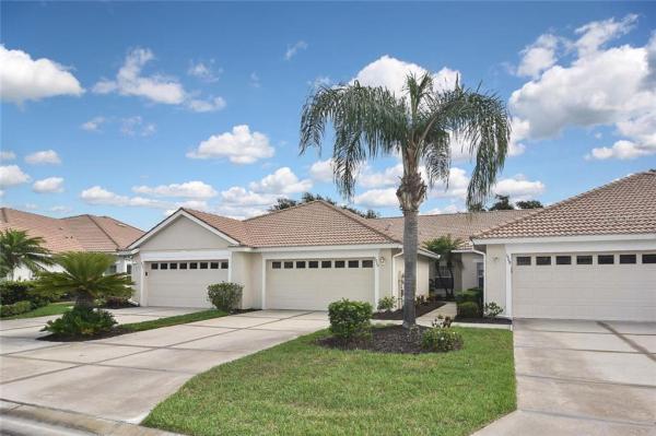 PELICAN POINTE GOLF & COUNTRY CLUB