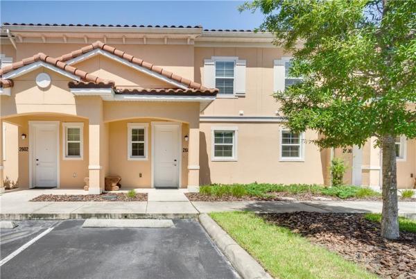 REGAL OAKS AT OLD TOWN