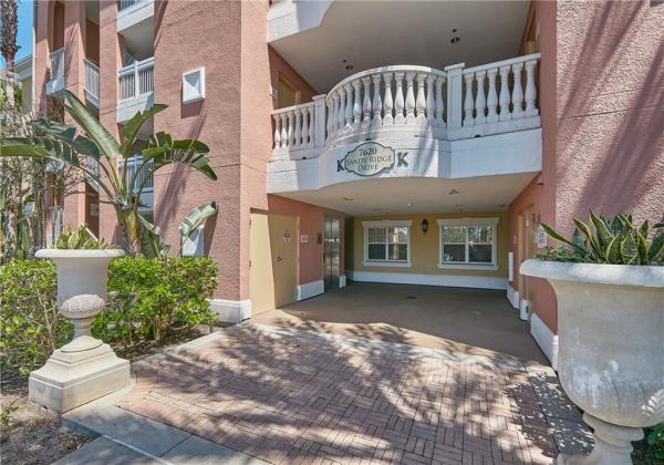 VILLAS AT REUNION SQUARE