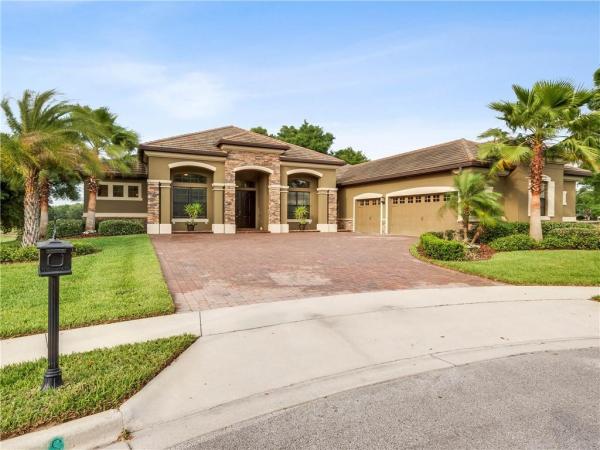 HEATHROW COUNTRY ESTATE