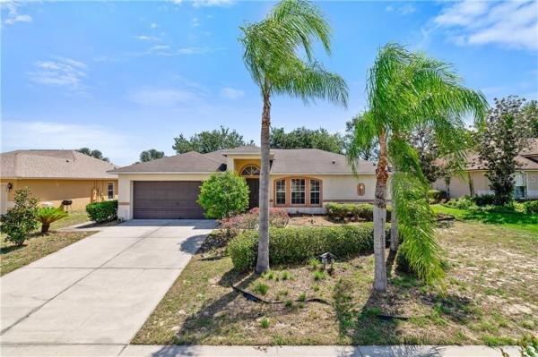 GROVELAND CRANES LANDING EAST LT 01 PB 48