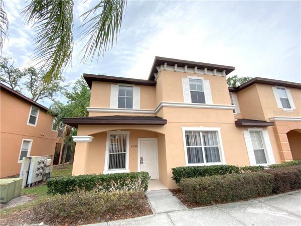 REGAL OAKS AT OLD TOWN