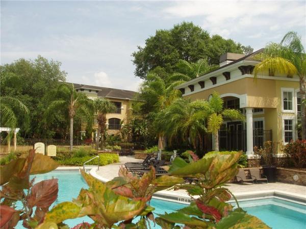 COURTNEY PALMS CONDO