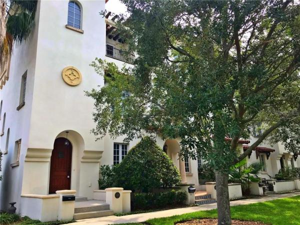 VALENCIA IN OLD HYDE PARK