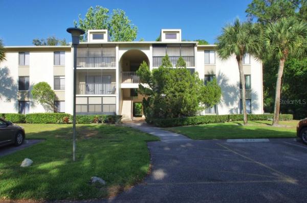 PINE RIDGE AT LAKE TARPON VILLAGE