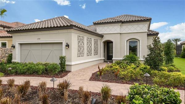 ESPLANADE AT ARTISAN LAKES