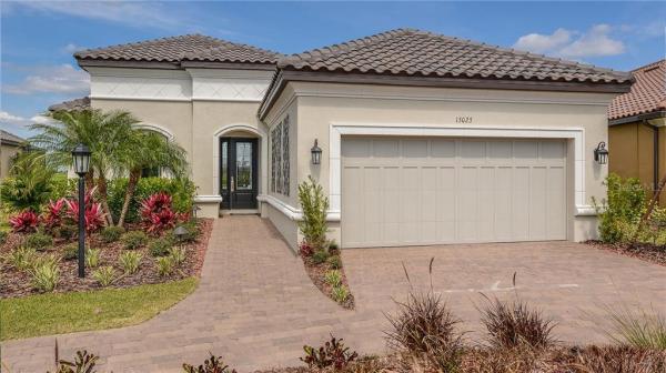 ESPLANADE AT ARTISAN LAKES