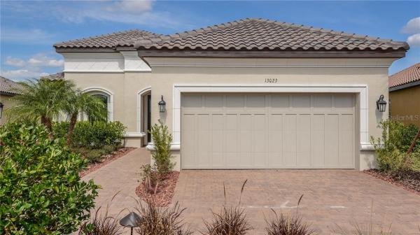 ESPLANADE AT ARTISAN LAKES