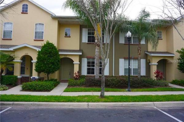 HAMPTON LAKES AT MAIN STREET