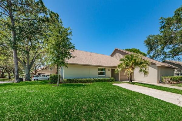 CHATEAUX WOODS CONDO