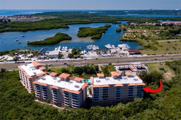 GRANDE VERANDAHS ON THE BAY