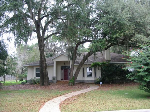 CHAUTAUQUA OVERLOOKING MOUNT DORA