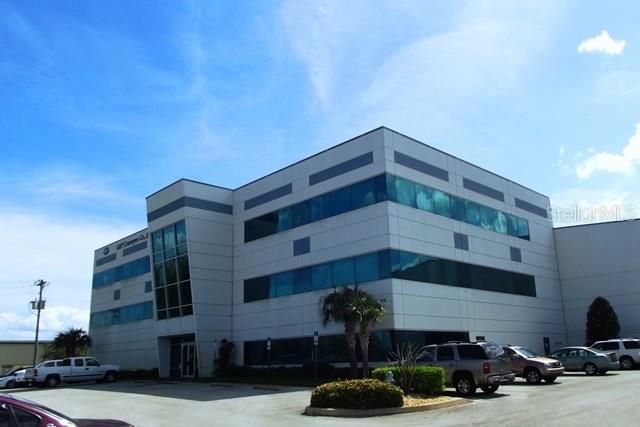 Commercial - фото