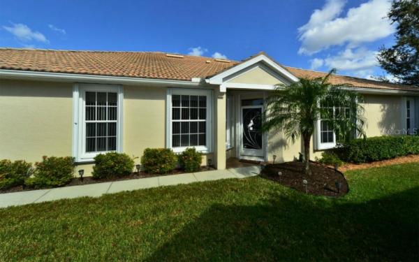 PELICAN POINTE GOLF & COUNTRY CLUB