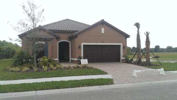 ESPLANADE @ ARTISAN LAKES