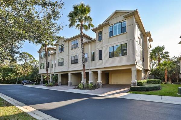 TOWNHOMES AT PELICAN POINTE