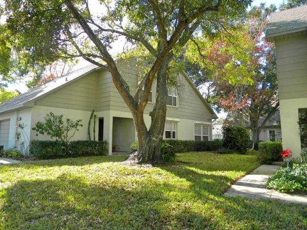 CHATEAUX WOODS CONDO