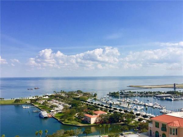 PARKSHORE PLAZA CONDO