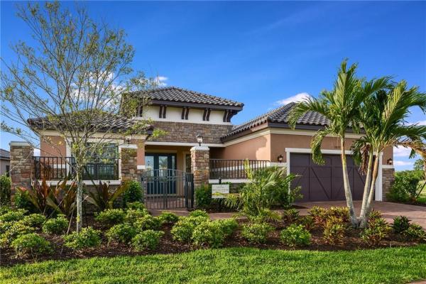 ESPLANADE @ ARTISAN LAKES