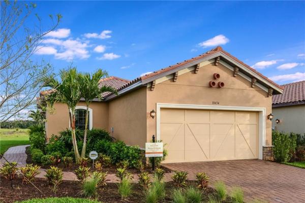 ESPLANADE AT ARTISAN LAKES