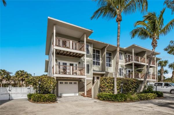 THE VILLAGE AT HOLMES BEACH