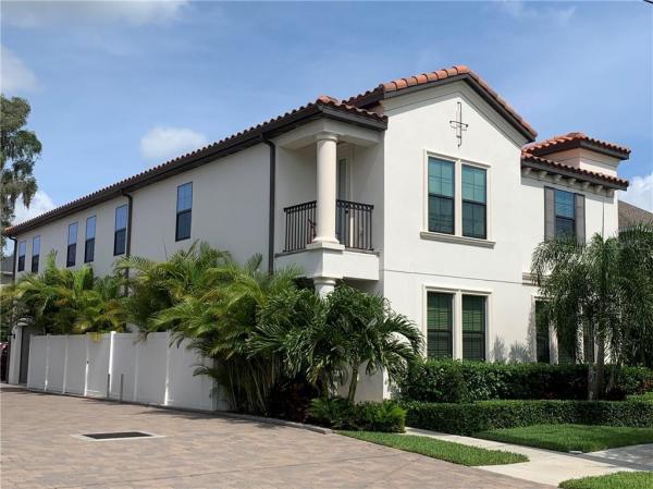 HORATIO & TAMPANIA TWNHMES