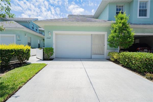 LAKEFRONT VILLAS AT HERITAGE LAKE PARK