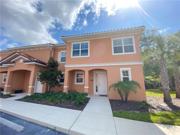 REGAL OAKS AT OLD TOWN