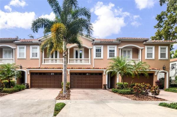 TOWNHOUSES AT GRANADA