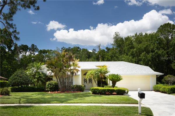 LAKESHORE VILLAGE AT WOODFIELD